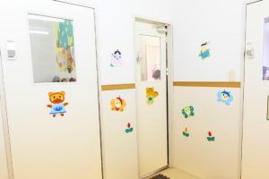 写真：【早番パート保育士】ひよっこくらぶ/松戸市/松戸整形外科院内/週1日～/1日2時間～/有給取得率100％/定員20名/車通勤OK