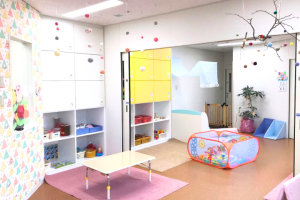 写真：【パート保育士】あおぞら保育園/船橋整形外科病院内/週3～4日/1日5～6時間/定員9名/有給取得率100％/船橋市飯山満町