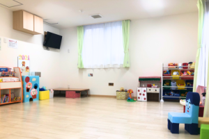 写真：【パート保育士】金町ひかり保育所/金町駅徒歩9分/第一病院内/週2-3日/18時まで/残業なし/有給取得率100％/葛飾区